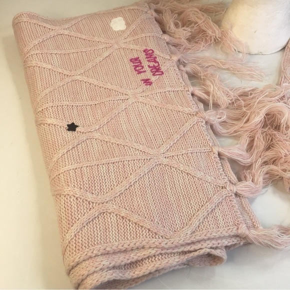 NEW Set in your dreams UO scarf Urban Outfitters Hat Scarf Fingerless Gloves - Picture 6 of 13